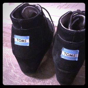 Black suede toms wedge booties